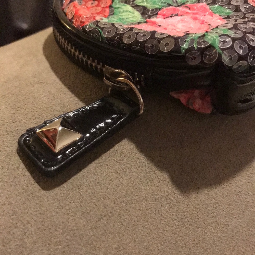 Betsey Johnson makeup bag - Picture 4 of 7